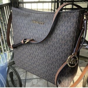 Michael Kors Jetset Crossbody